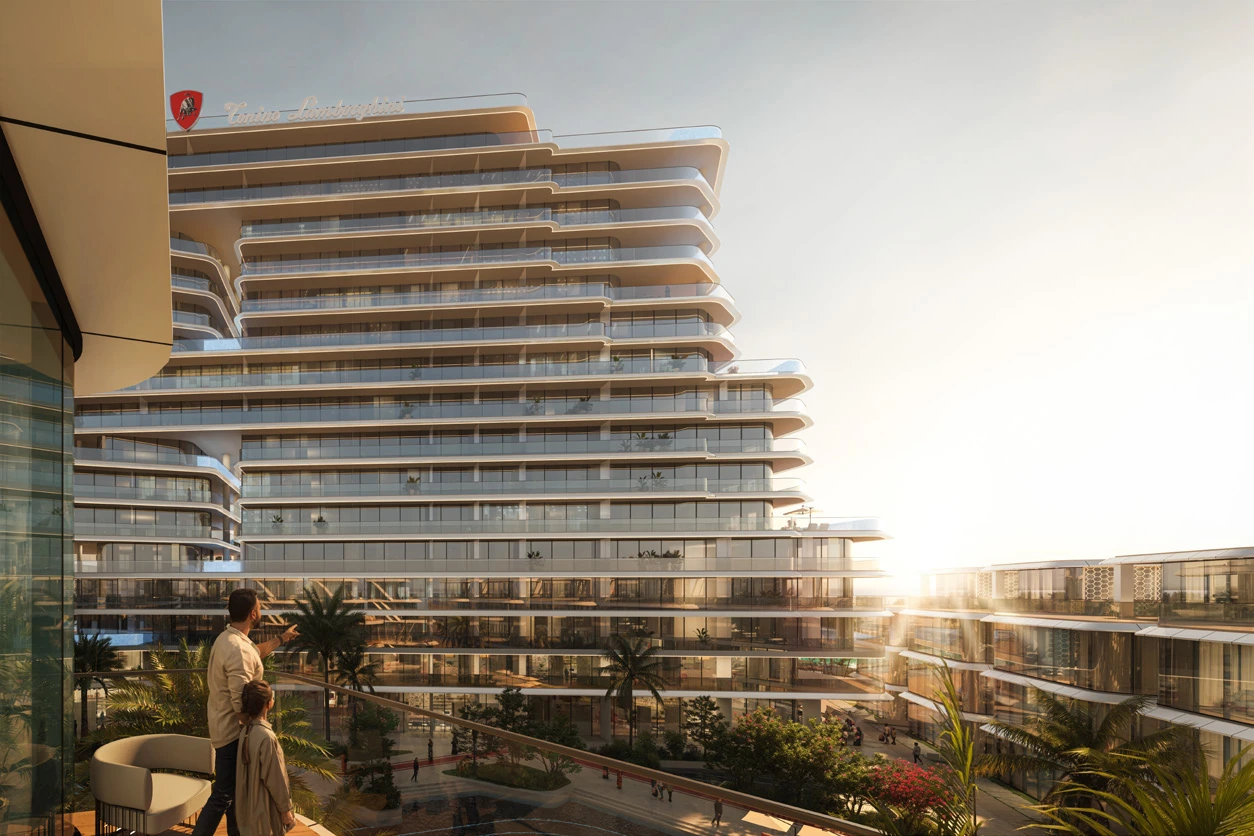 Дневной вид каскадного фасада Tonino Lamborghini Residences: глубокие террасы, стеклянные ограждения и озеленённый двор